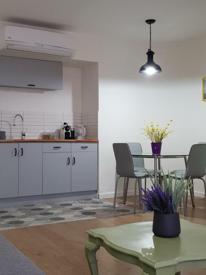 Stylish Apartment With A Patio Close To The Beach Эйлат Экстерьер фото